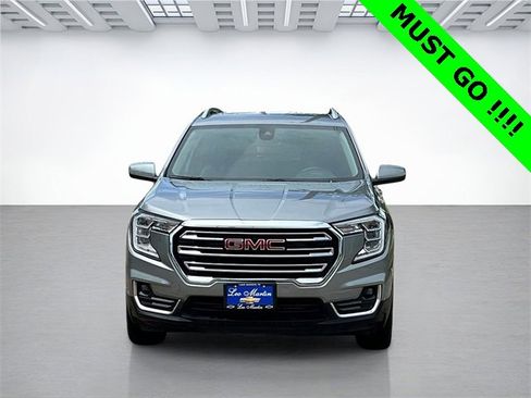 Used 2024 GMC Terrain SLT image 3