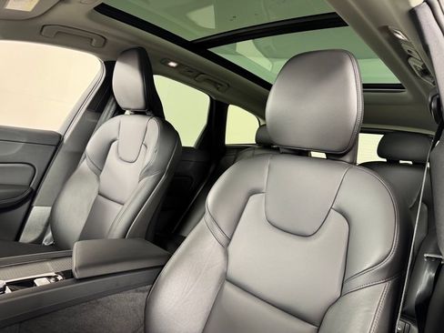 Certified 2025 Volvo XC60 B5 Core w/ Protection Package Premier AWD/4WD image 19