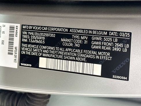 Used 2025 Volvo XC40 B5 Core w/ Climate Package image 30