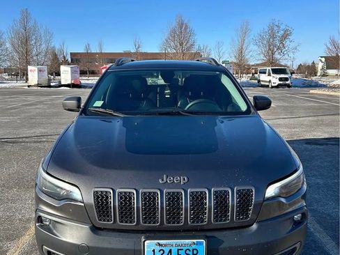 Used 2019 Jeep Cherokee Trailhawk image 15