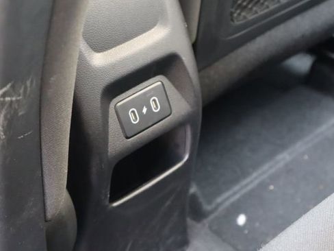 Used 2025 Hyundai Venue SEL image 18