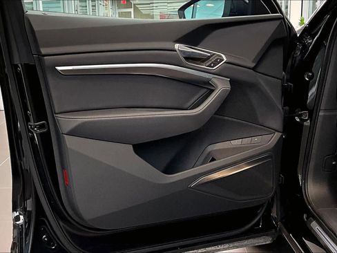 Used 2024 Audi Q8 e-tron Premium Plus w/ Premium Plus Package image 20