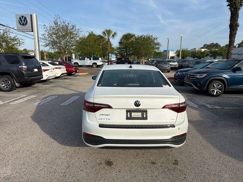 Certified 2024 Volkswagen Jetta SE w/ Panoramic Sunroof Package image 6