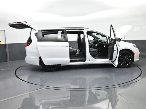 New 2026 Chrysler Pacifica Select image 71