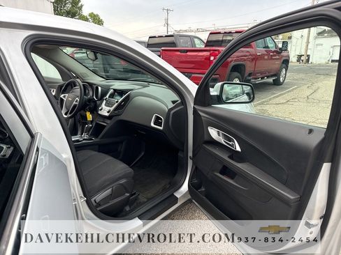 Used 2017 Chevrolet Equinox LT image 21