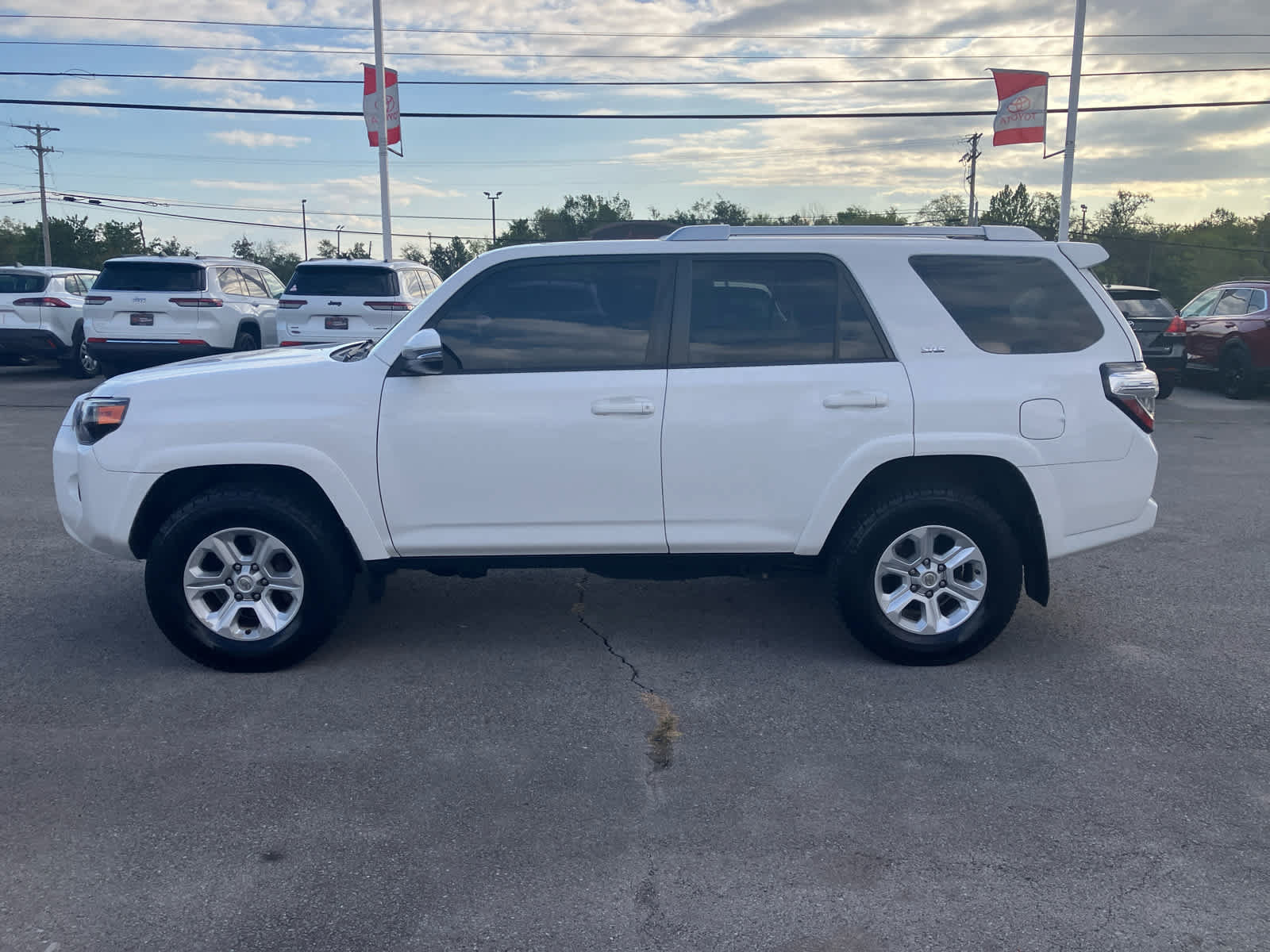 Used 2017 Toyota 4Runner SR5 Premium AWD/4WD image 4