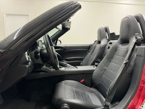 Used 2017 FIAT 124 Spider Lusso RWD image 12
