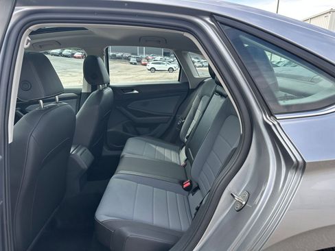 Used 2025 Volkswagen Jetta SE image 24