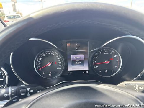 Used 2019 Mercedes-Benz GLC 300 4MATIC image 22