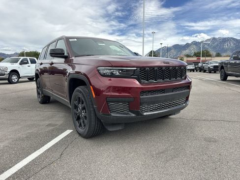 New 2025 Jeep Grand Cherokee L Altitude image 2