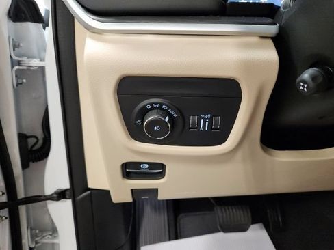 Used 2026 Jeep Grand Cherokee Limited w/ Luxury Tech Group II AWD/4WD image 20