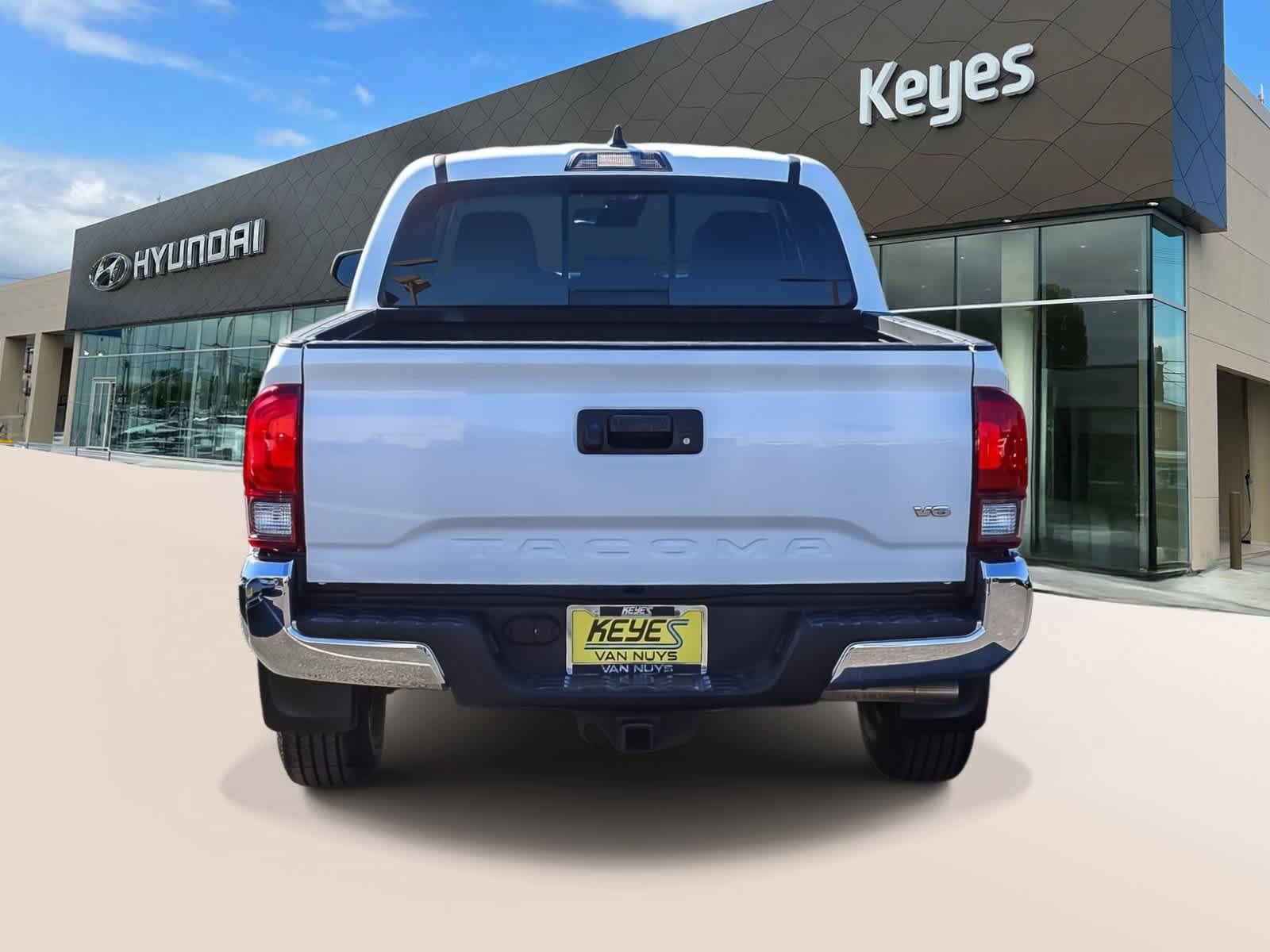 Used 2022 Toyota Tacoma SR5 RWD image 6