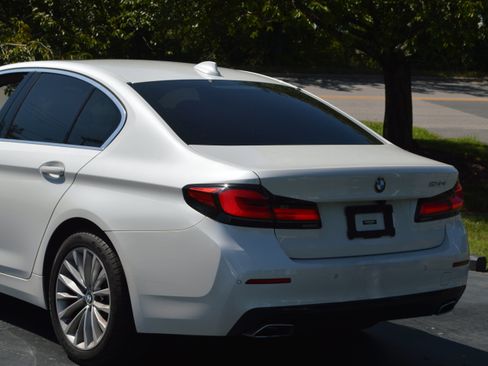 Used 2022 BMW 530i w/ Convenience Package RWD image 3