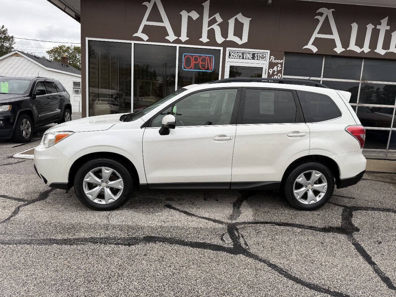 Used 2014 Subaru Forester 2.5i Touring AWD/4WD image 5