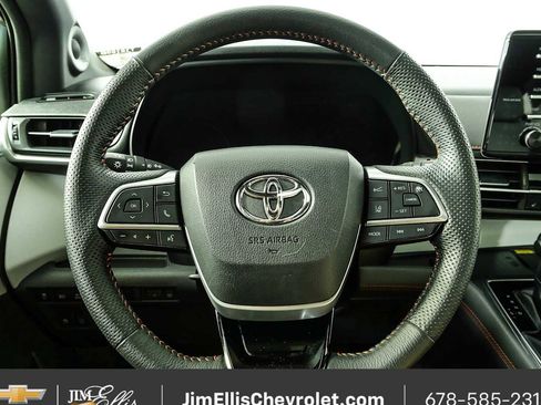 Used 2021 Toyota Sienna XSE w/ XSE Plus Package FWD image 9