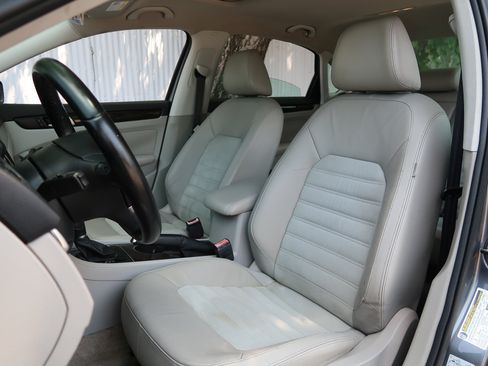 Used 2014 Volkswagen Passat TDI SEL Premium FWD image 11