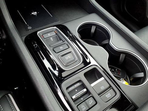 Used 2024 Honda Pilot Elite image 27