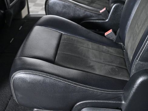 Used 2019 Dodge Grand Caravan SXT image 24