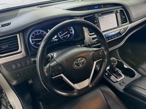 Used 2019 Toyota Highlander XLE image 23