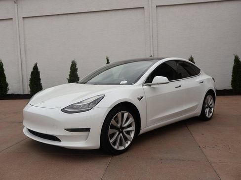 Used 2020 Tesla Model 3 Standard Range Plus RWD image 3