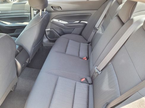 Used 2024 Nissan Altima 2.5 SV FWD image 18