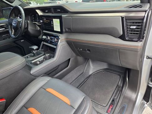 Used 2023 GMC Sierra 1500 AT4 w/ Technology Package AWD/4WD image 18