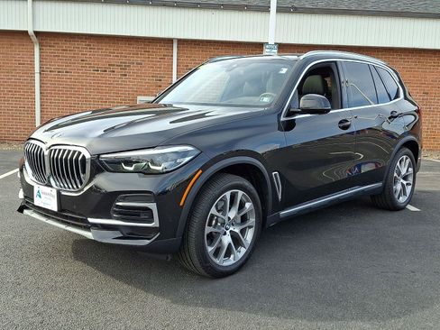 Used 2023 BMW X5 xDrive40i w/ Luxury Seating Package image 3