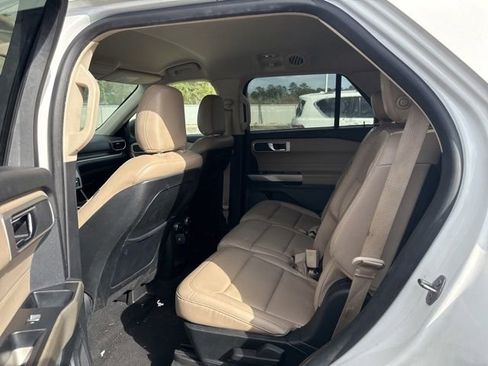 Used 2020 Ford Explorer XLT w/ Equipment Group 202A image 9