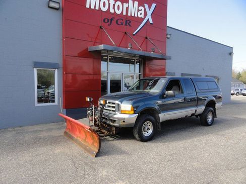 Used 1999 Ford F250 XLT image 1