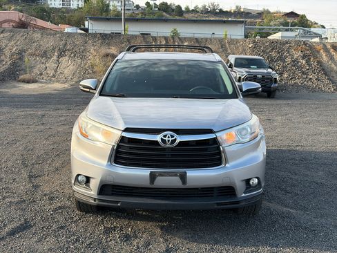 Used 2016 Toyota Highlander XLE AWD/4WD image 6