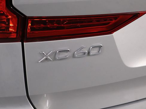Used 2024 Volvo XC60 T8 Ultimate AWD/4WD image 19
