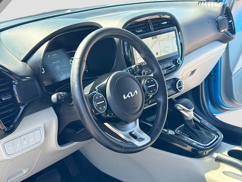 Used 2023 Kia Soul EX FWD image 4