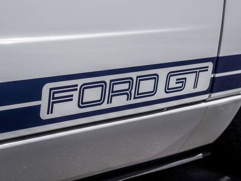 Used 2005 Ford GT RWD image 71