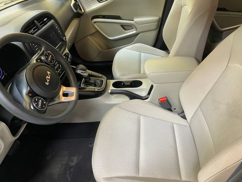 Used 2025 Kia Soul FWD image 19