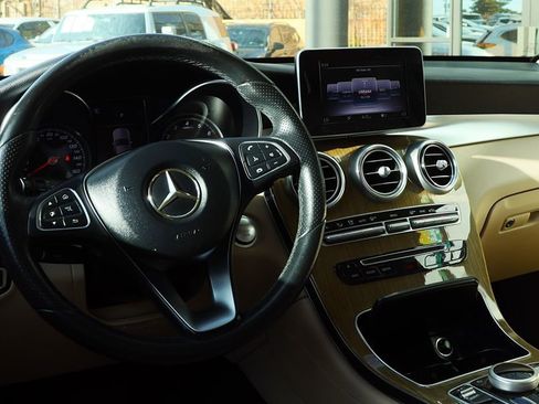 Used 2018 Mercedes-Benz GLC 300 w/ Premium Package image 36
