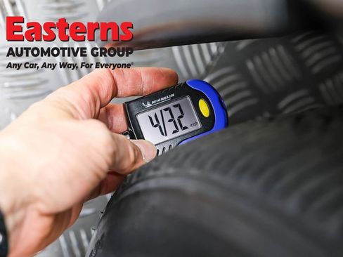 Used 2023 Nissan Kicks SR w/ SR Premium Package FWD image 29