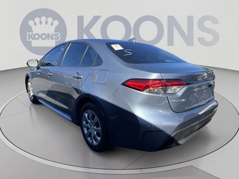 Used 2025 Toyota Corolla LE FWD image 2