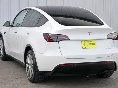 Used 2023 Tesla Model Y Long Range image 49
