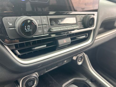 Used 2025 Toyota Grand Highlander FWD image 12