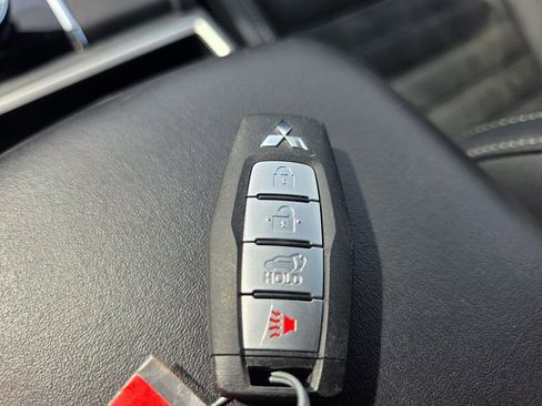 Used 2023 Mitsubishi Outlander SE image 34