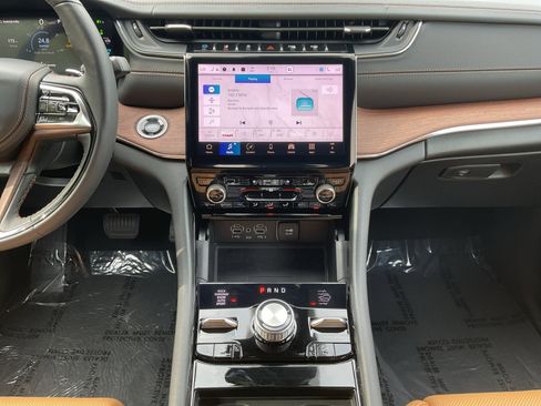 Used 2024 Jeep Grand Cherokee Summit w/ Advanced Protech Group IV image 12