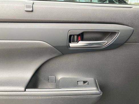 Used 2023 Toyota Highlander XSE image 13