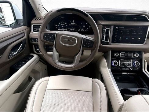 Used 2024 GMC Yukon Denali w/ Advanced Technology Package image 8