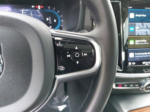 Used 2024 Volvo S60 B5 Plus image 18