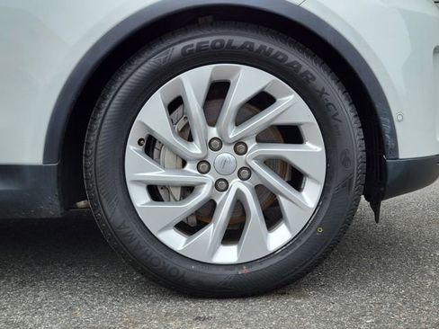 Used 2024 Land Rover Discovery S image 23