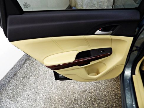 Used 2011 Honda Crosstour EX-L image 9
