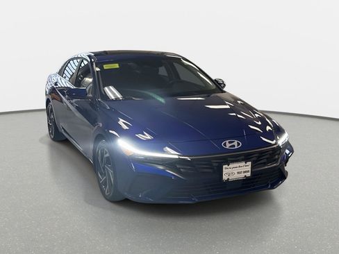 Used 2024 Hyundai Elantra SEL w/ Convenience Package image 3