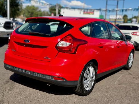 Used 2012 Ford Focus SE FWD image 2