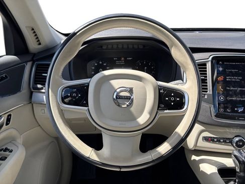 Used 2022 Volvo XC90 T5 Momentum AWD/4WD image 11