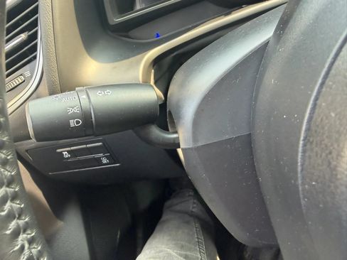 Used 2018 MAZDA MAZDA3 Touring FWD image 16